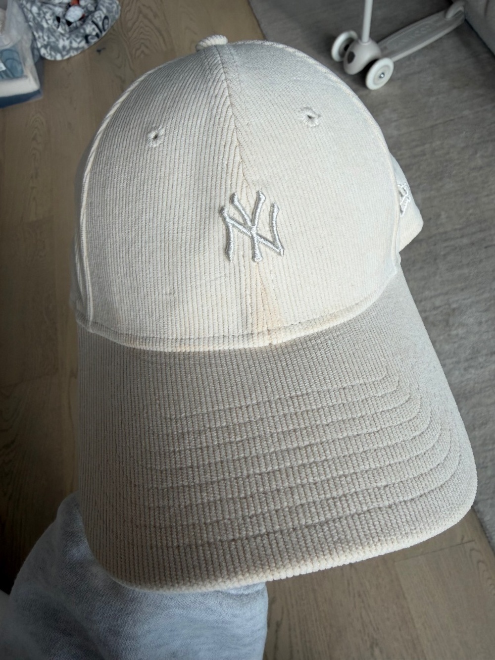 New Era New York Yankees 9FORTY Beige Corduroy Adjustable Baseball Cap